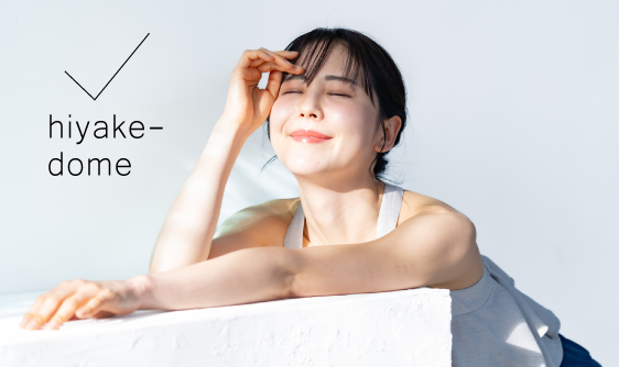 日差しが女性に降り注ぐ画像です。