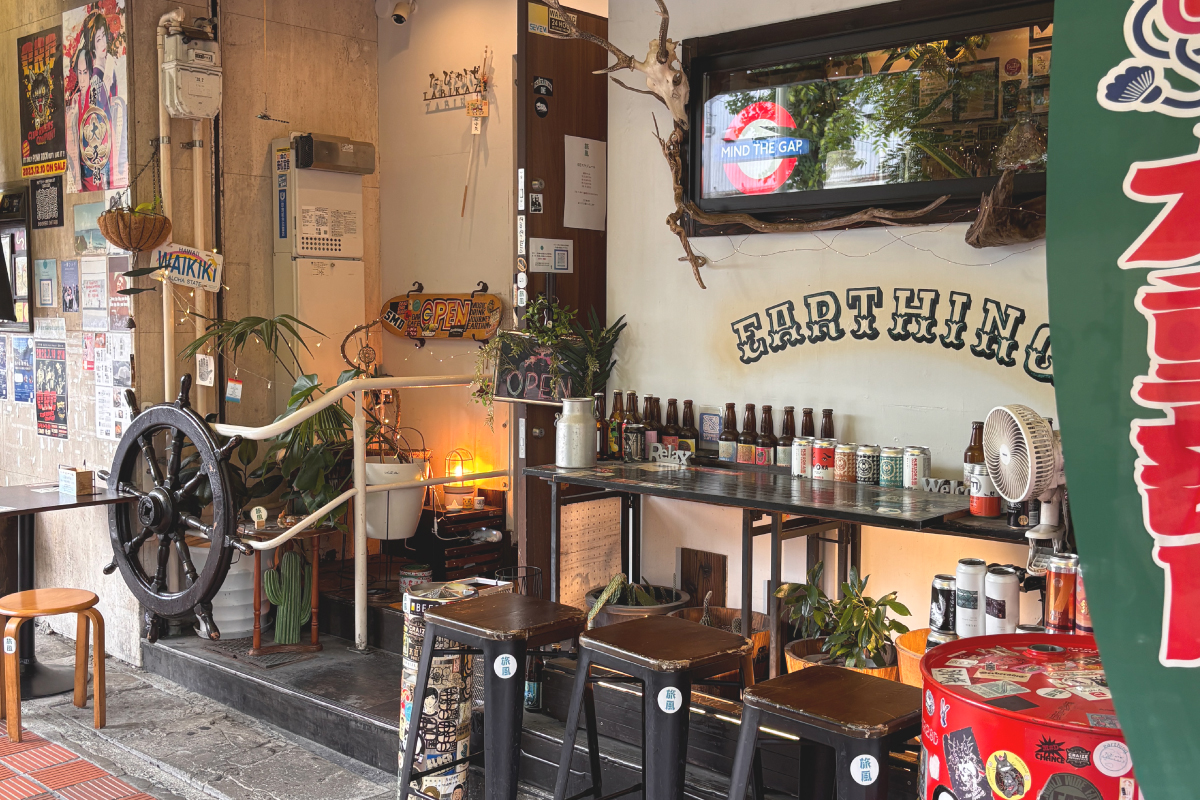 下関の昼飲みたびかぜの外観写真です。
